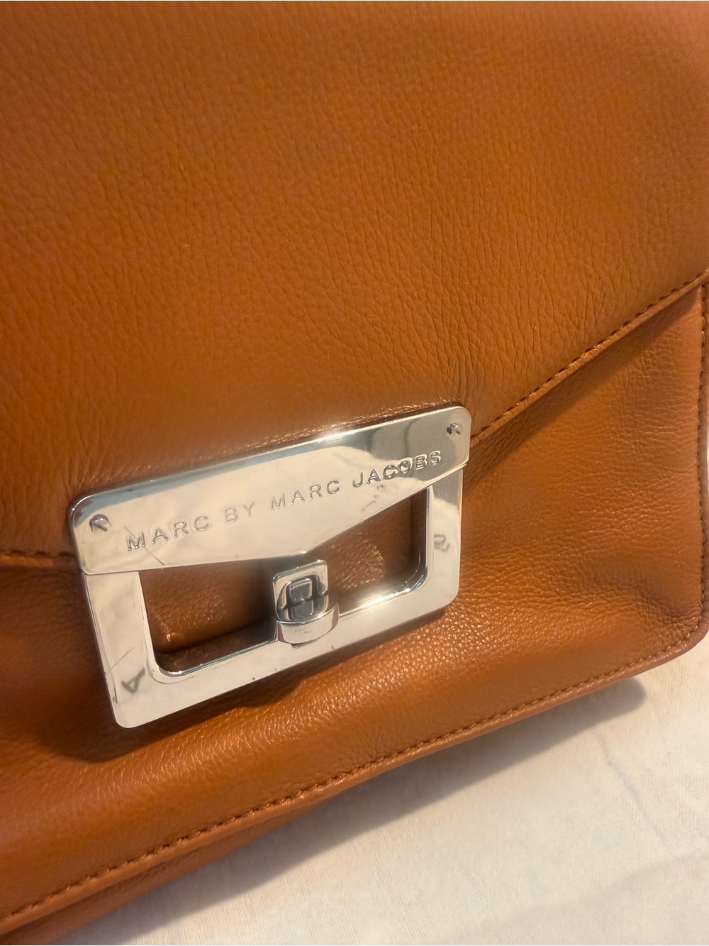 Marc by Marc Jacobs Bianca Leather Hobo Bag in Tan/Cognac Brown Pebble Leather. - Picture 4 of 17